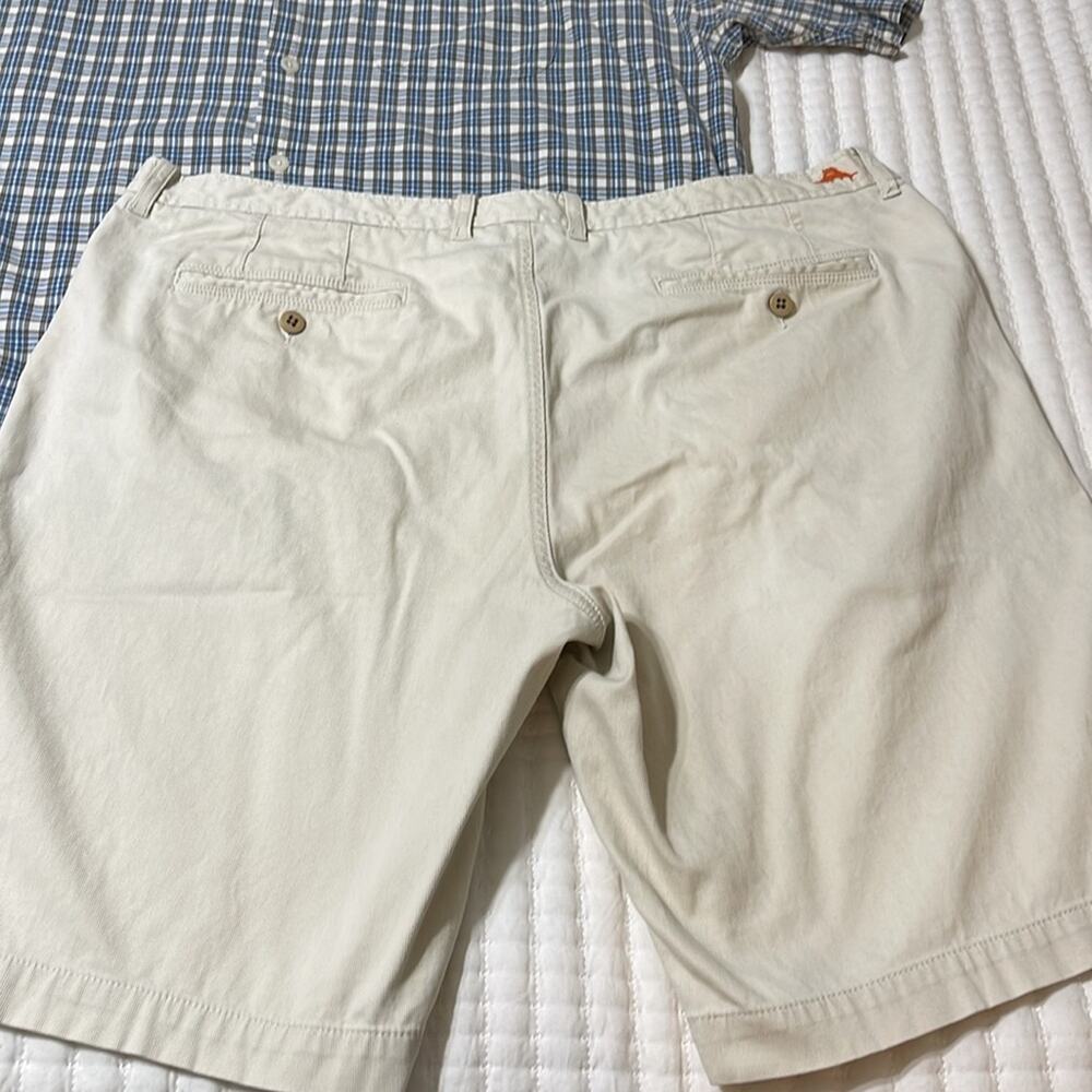 Men's Tommy Bahama Khaki Shorts 10' Inseam Size 40 - Picture 2 of 3